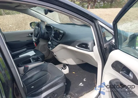 2018 Chrysler Pacifica Hybrid Limited z USA, uszkodzony, nr VIN 2C4RC1N71JR230065